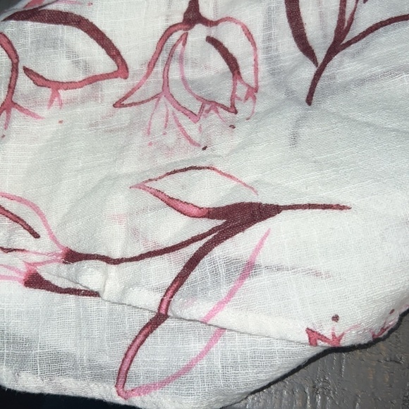 Hummingbird Gauze Floral Flutter Shorts Size M NWT - Picture 3 of 5